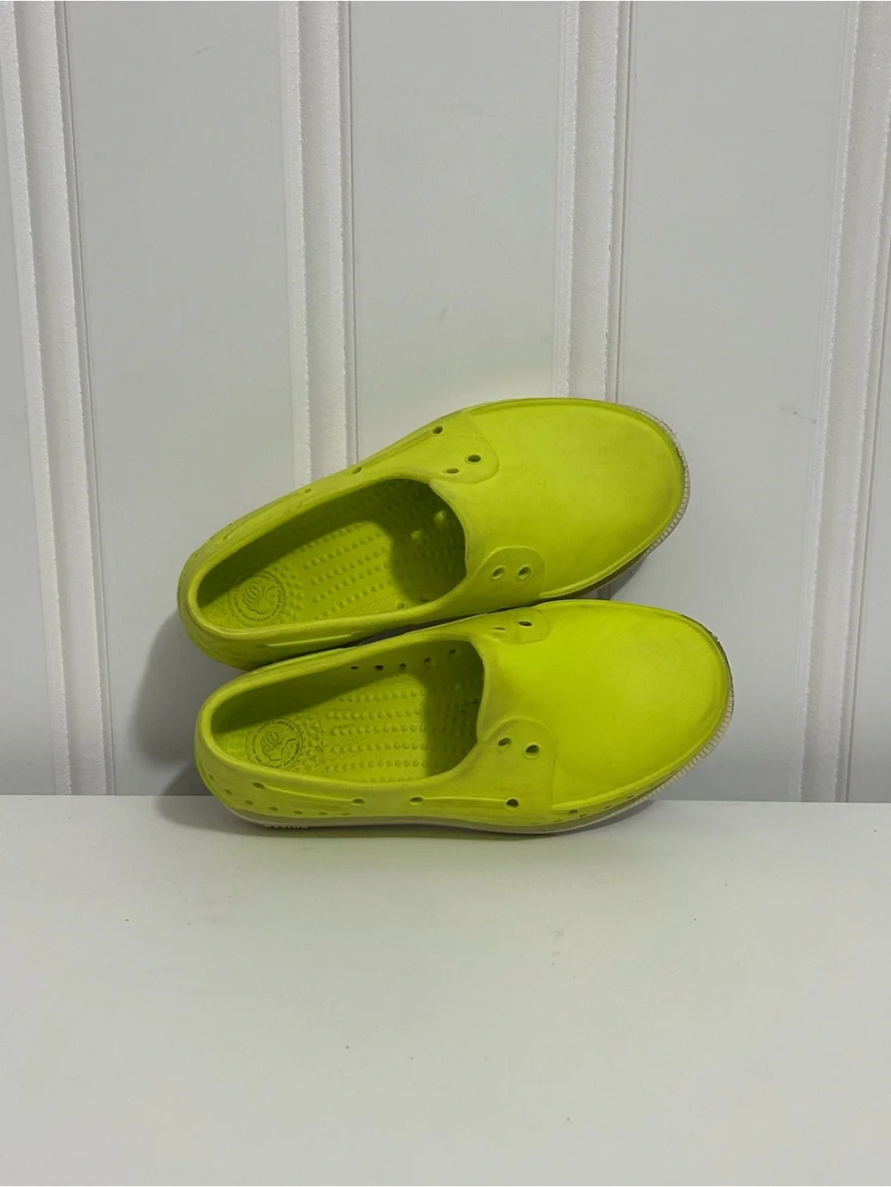 Native Howard Kids Slip-On Casual Shoes in Bright Yellow-Green